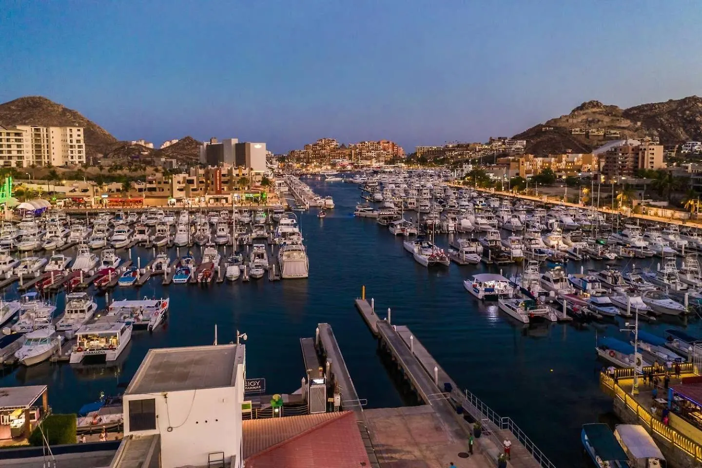 Дом отдыха Cabo Marina Luxury Condo Jacuzzi & Terrace Кабо-Сан-Лукас